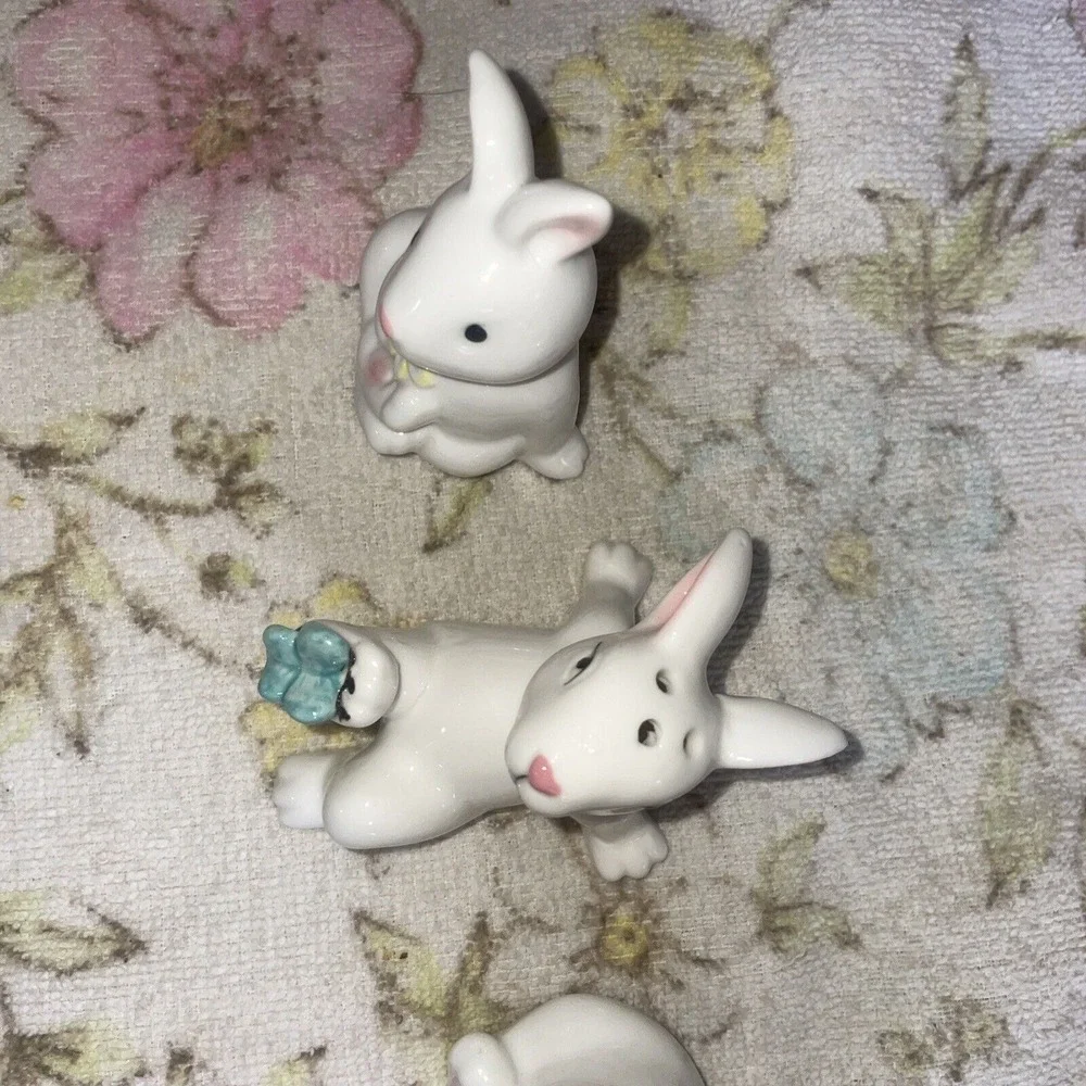 Two Pairs‎ Of Easter Bunny Salt And Pepper Shakers